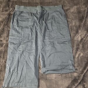 Casual Green Cargo, Adjustable Capris with Drawstring Waist And Pockets